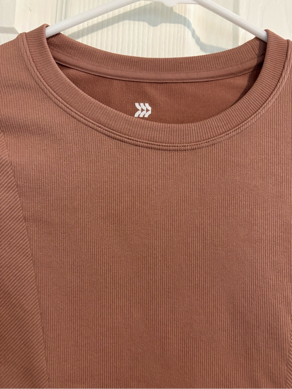 Medium All in Motion Seamless Long Sleeve Crop Top Workout Shirt - Mauve / Rust - Picture 5 of 8
